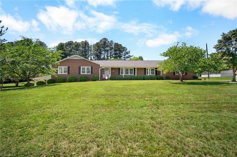 Homes For Sale - 533 Rockway Drive<br/> Lexington, NC 27295