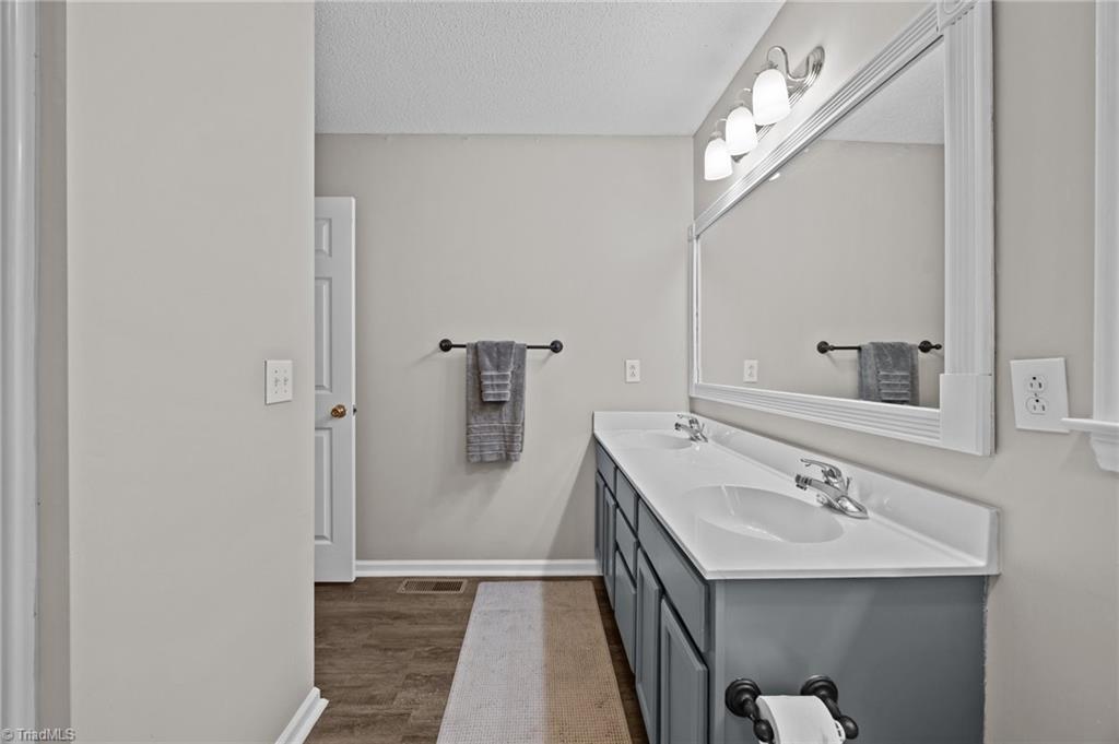 6838 Salem Quarter Road, Belews Creek, North Carolina image 27