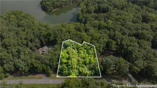 1006 ROCKY COVE LN, DENTON, NC 27239 - Image b4f6538bdf6bb4de5f84ca790696b58a/525847184