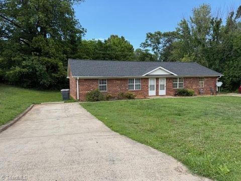 Multifamily For Rent - 410 Martin Street<br/> Reidsville, NC 27320