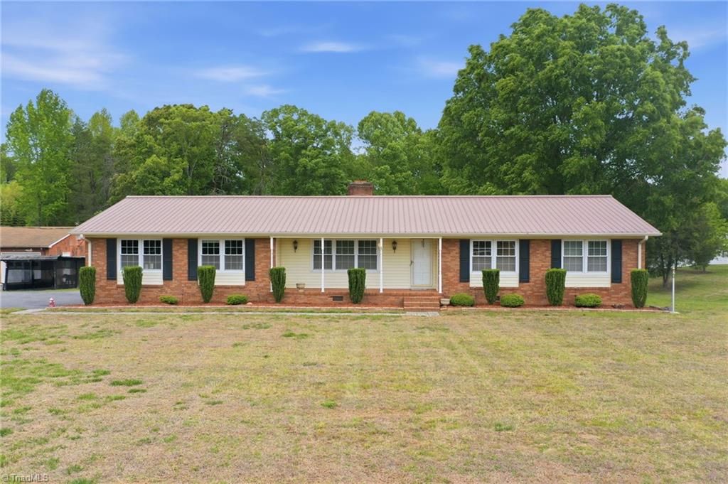 Photo of 2127 Stoney Creek Church Road, Burlington, NC 27217 (MLS # 1218985)
