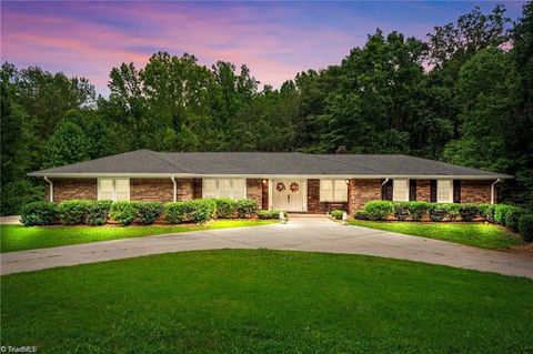 Single Family Residence in Lexington NC 308 Beaver Creek Road.jpg