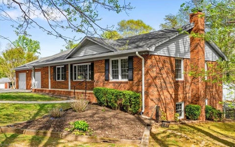 Townhouse For Sale - 1905 Glenn Drive<br/> Reidsville, NC 27320