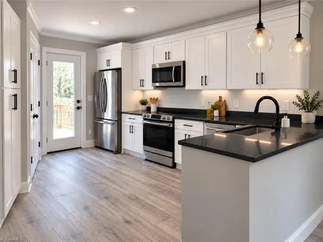105 Covenant Lane, photo 2 of 19