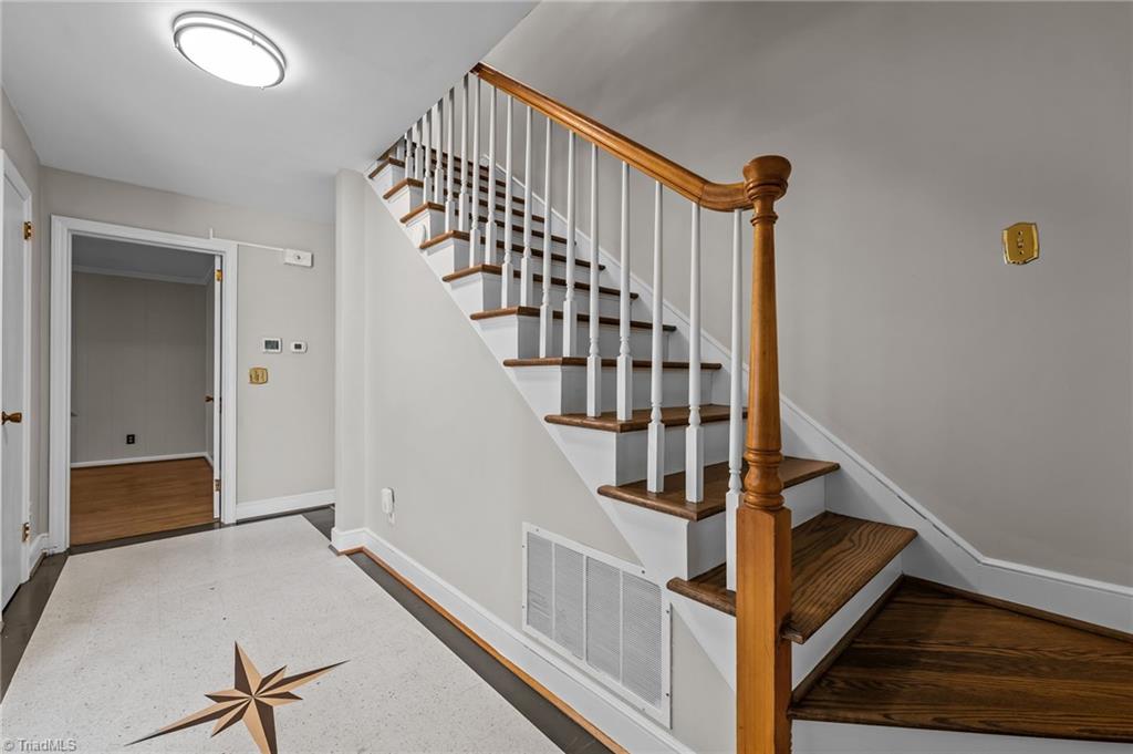 2804 W Cornwallis Drive