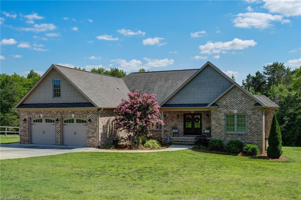 Photo of 4990 Sartin Road, Burlington, NC 27217 (MLS # 1230018)