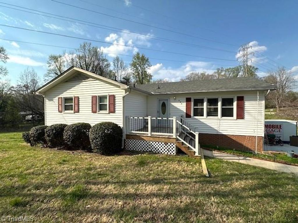 Photo of 307 Brookview Circle, Jamestown, NC 27282 (MLS # 1213064)