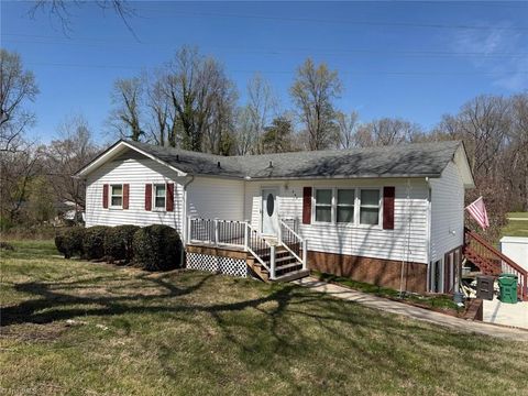 Homes For Sale - 307 Brookview Circle<br/> Jamestown, NC 27282