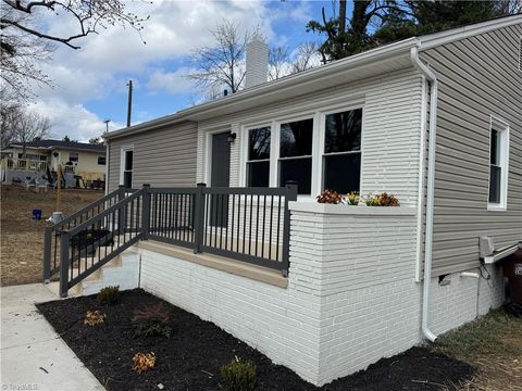 Homes For Sale - 1402 Darden Street<br/> High Point, NC 27262