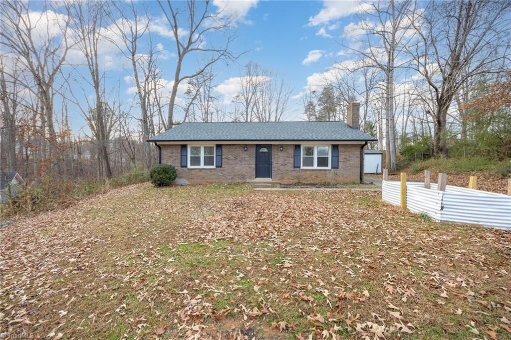 Photo of 5904 Sprucepine Drive, Winston-Salem, NC 27105 (MLS # 1203660)