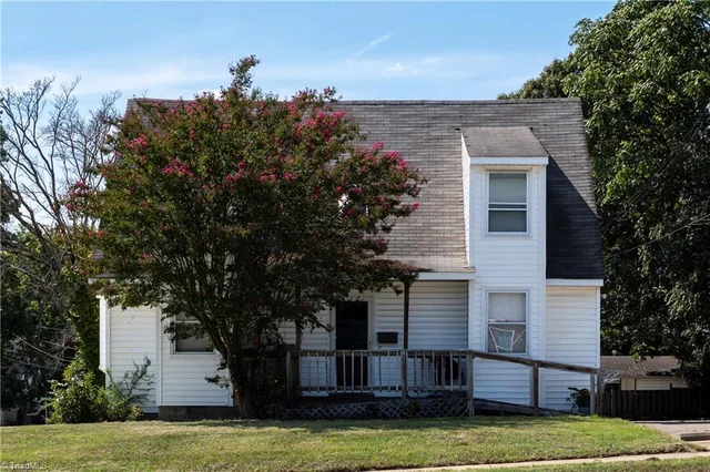 924 Merritt Drive, photo 4 of 48