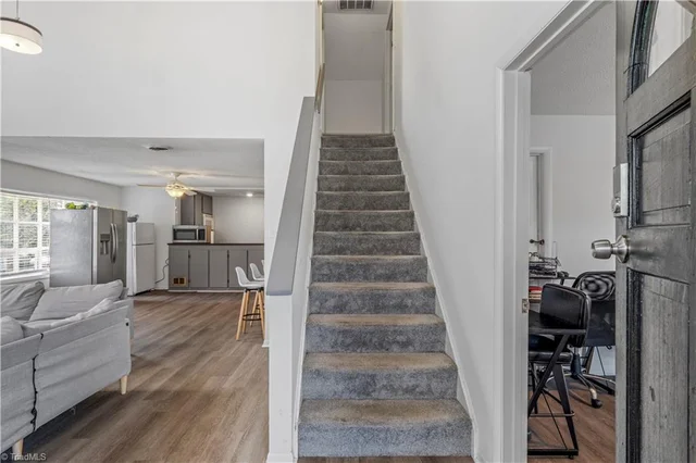 924 Merritt Drive, photo 5 of 48