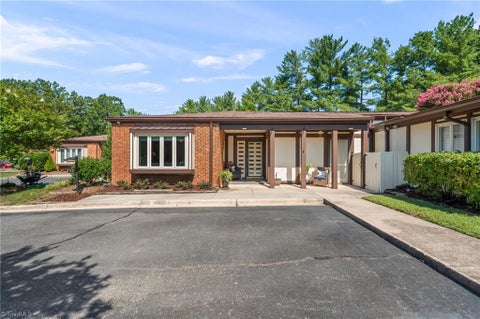 Condo For Sale - 1137 Gatehouse Road<br/> High Point, NC 27262