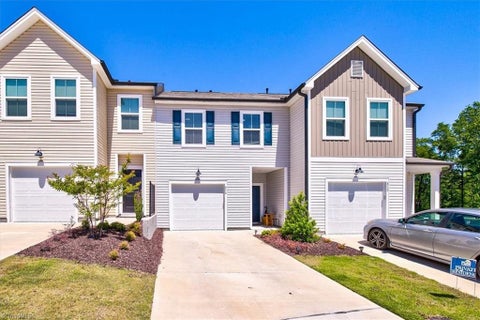 Townhouse For Sale - 814 Falls Grove Trail<br/> High Point, NC 27265