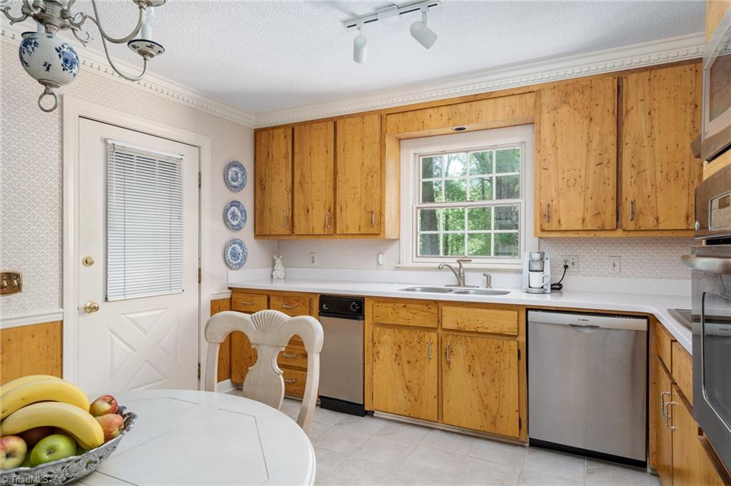 608 Burning Tree Court, High Point, North Carolina image 27