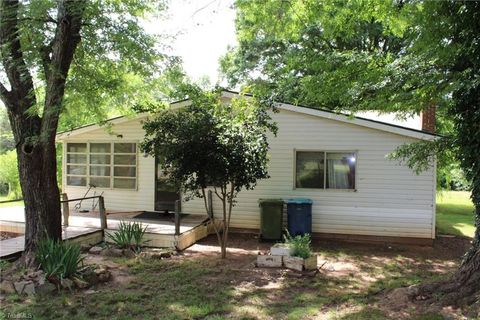 Single Family Residence in Mocksville NC 385 Ben Anderson Road.jpg