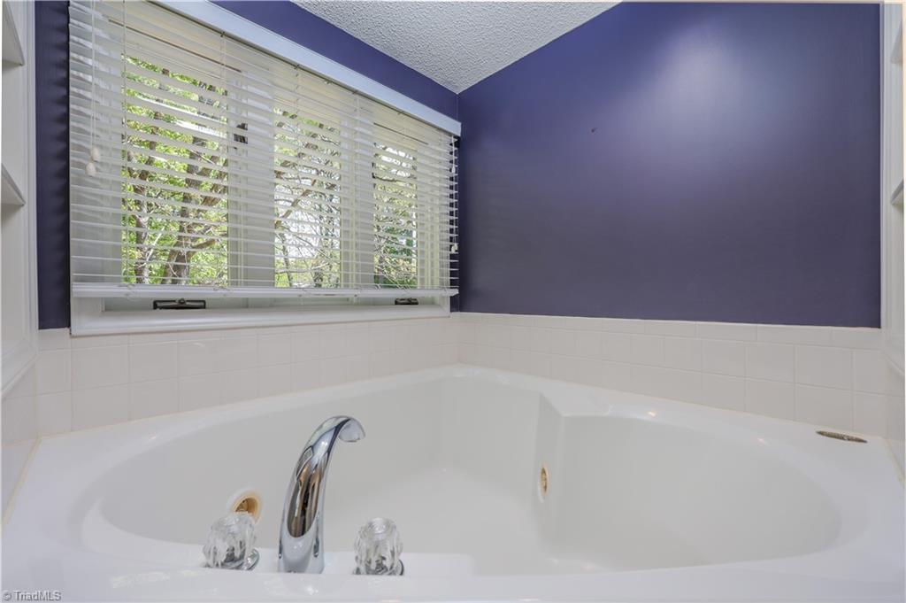 2804 Lake Hill Court, High Point, North Carolina image 26
