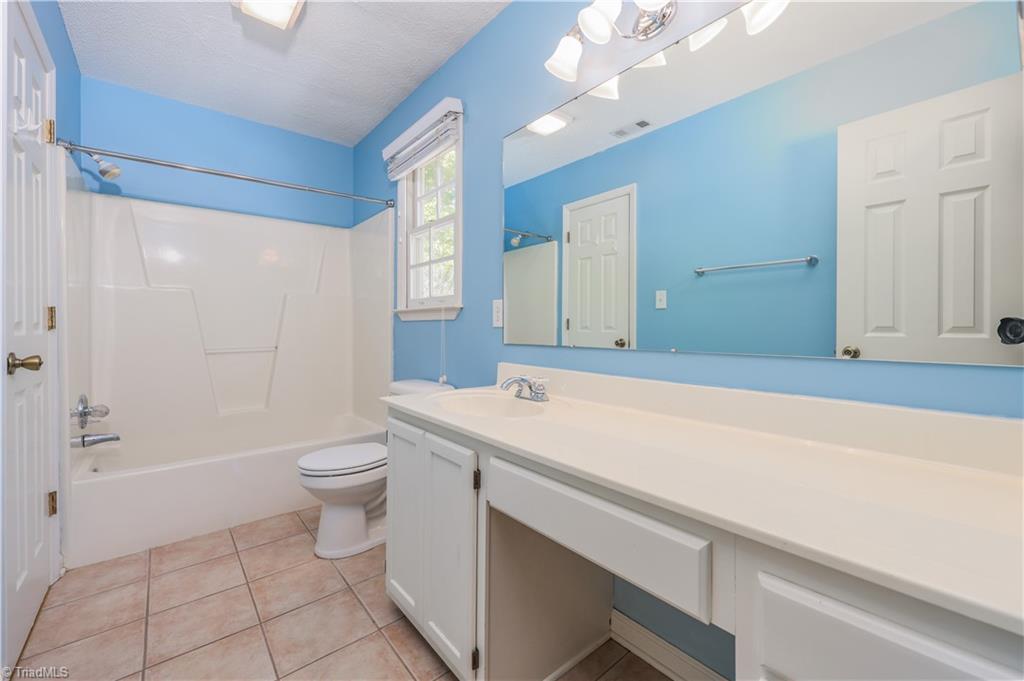2804 Lake Hill Court, High Point, North Carolina image 32
