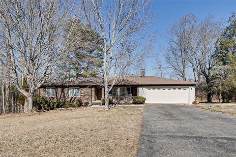 Homes For Sale - 308 W Beasley Street<br/> Randolph County, Asheboro, NC 27203