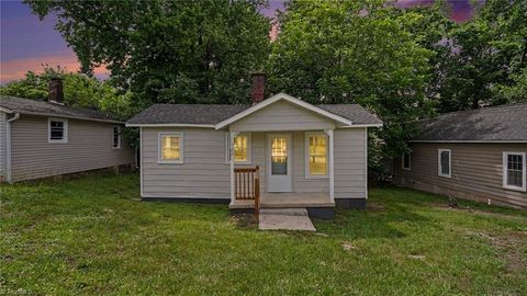 Homes For Sale - 532 Cranbrook Street<br/> Greensboro, NC 27407
