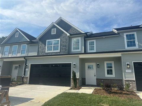 Townhouse For Sale - 207 Oakdale Forest Court<br/> Jamestown, NC 27282
