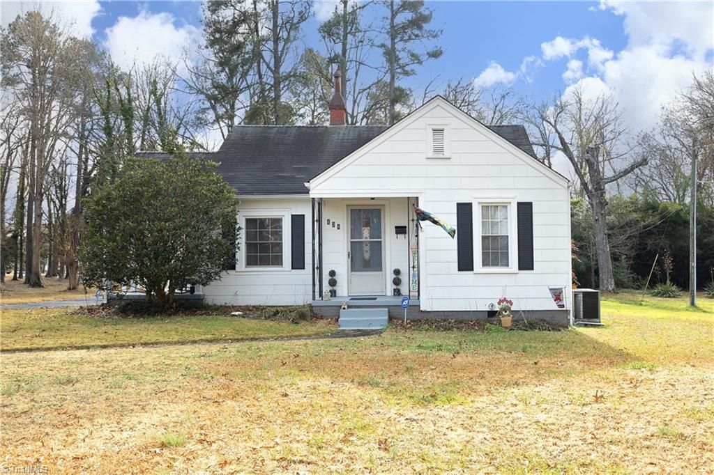 Photo of 434 Ward Street, Graham, NC 27253 (MLS # 1204414)