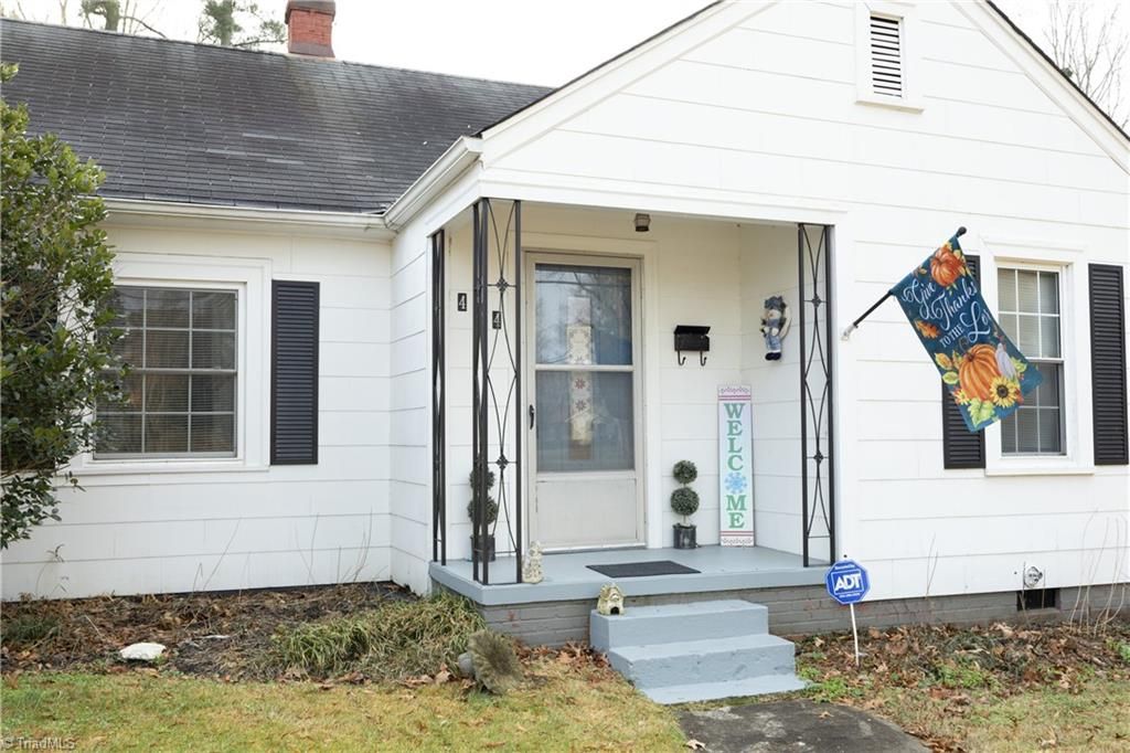 Photo of 434 Ward Street, Graham, NC 27253 (MLS # 1204414)