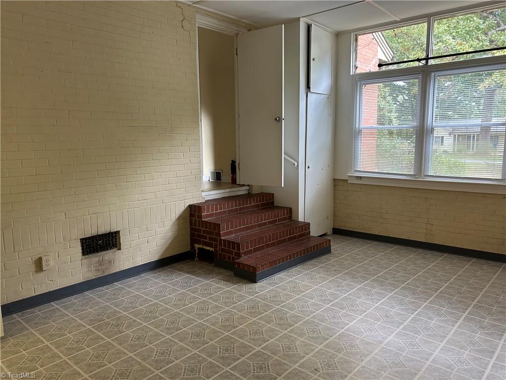 Greensboro, North Carolina 27408, United States, 3 Bedrooms Bedrooms, ,2 BathroomsBathrooms,Residential,Active,229937