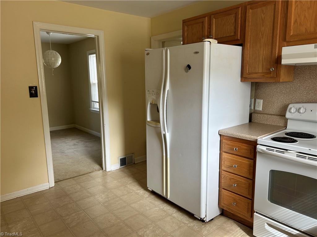 Greensboro, North Carolina 27408, United States, 3 Bedrooms Bedrooms, ,2 BathroomsBathrooms,Residential,Active,229937