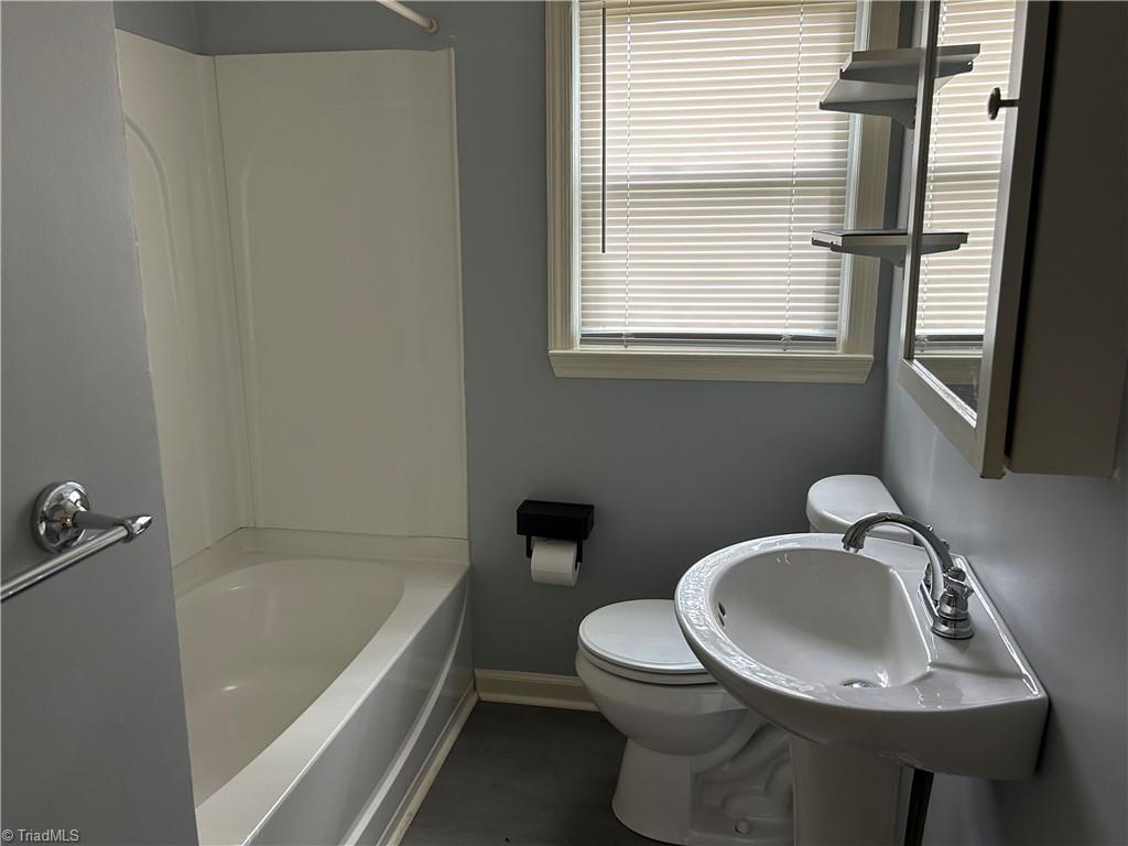 Greensboro, North Carolina 27408, United States, 3 Bedrooms Bedrooms, ,2 BathroomsBathrooms,Residential,Active,229937