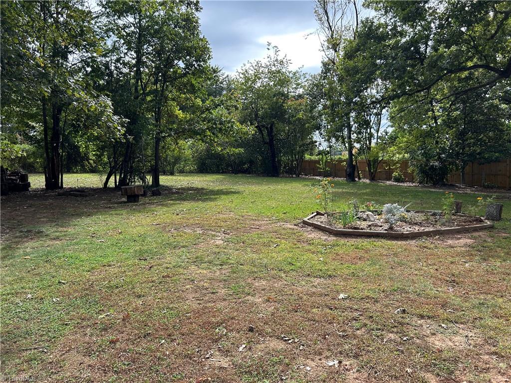 Greensboro, North Carolina 27408, United States, 3 Bedrooms Bedrooms, ,2 BathroomsBathrooms,Residential,Active,229937