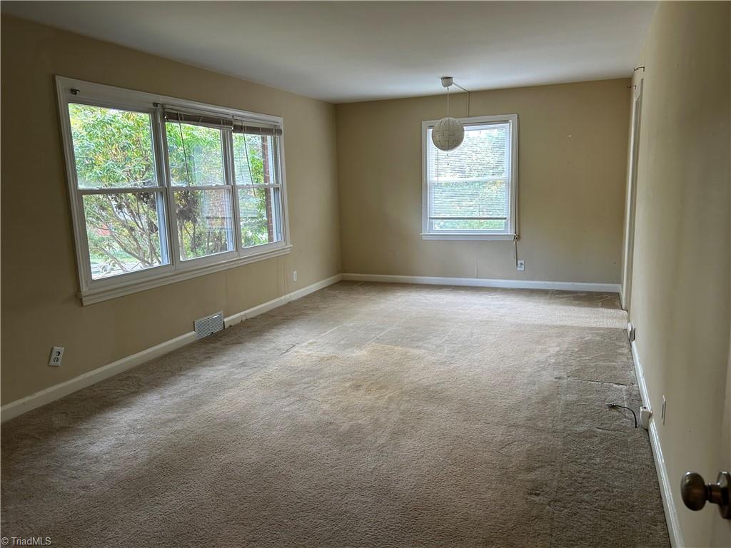 Greensboro, North Carolina 27408, United States, 3 Bedrooms Bedrooms, ,2 BathroomsBathrooms,Residential,Active,229937