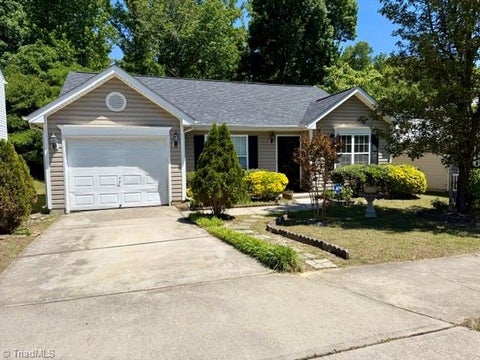 Homes For Sale - 4616 Mallard Creek Drive<br/> Greensboro, NC 27405