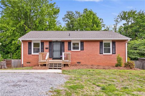 Homes For Sale - 2802 Summit Avenue<br/> Greensboro, NC 27405