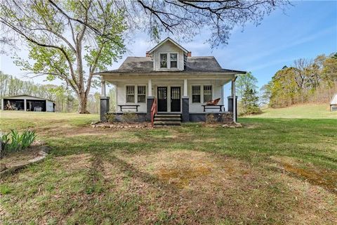 Homes For Sale - 1749 Phillips Road<br/> Sandy Ridge, NC 27046