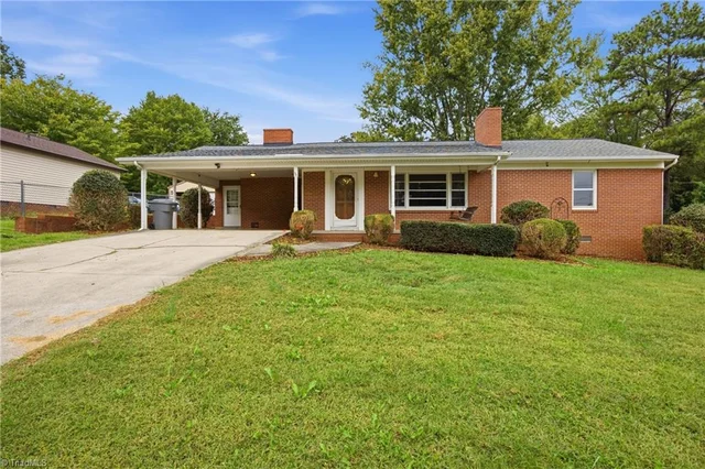 1420 Brookdale Drive, photo 4 of 44