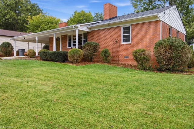 1420 Brookdale Drive, photo 3 of 44