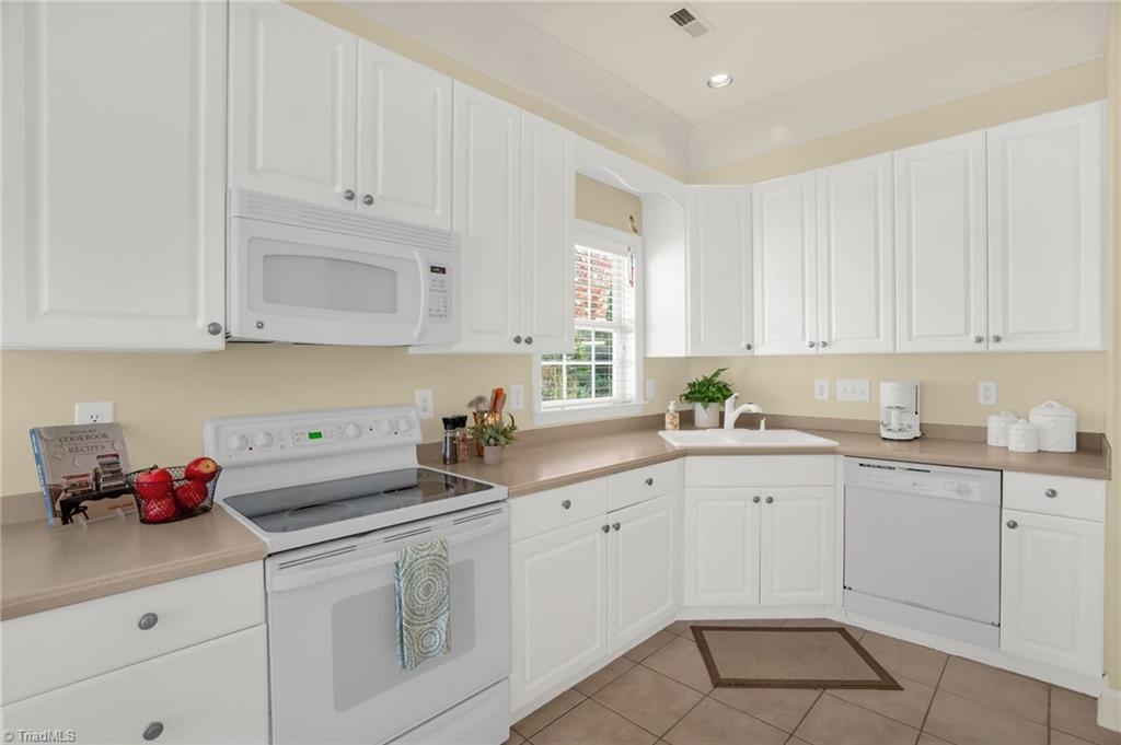 Greensboro, North Carolina 27455, United States, 3 Bedrooms Bedrooms, ,2 BathroomsBathrooms,Residential,Active,240669