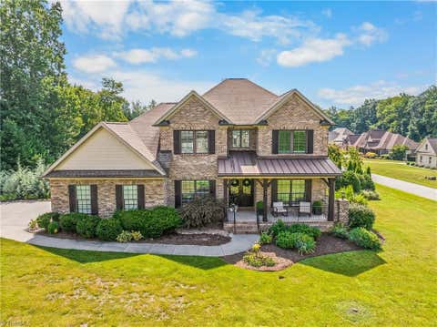 Homes For Sale - 207 Pinnacle Drive<br/> High Point, NC 27265