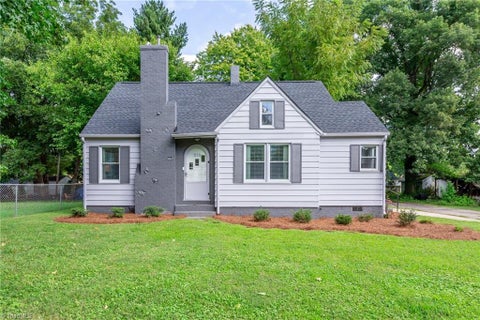 Homes For Sale - 213 E Moore Avenue<br/> High Point, NC 27263