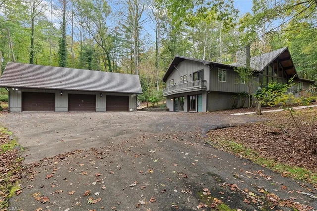 717 Greenhill Road, photo 4 of 48