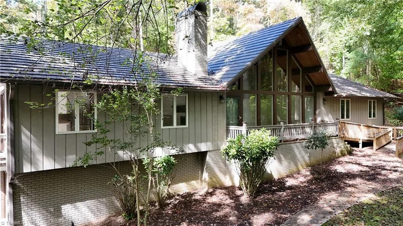 717 Greenhill Road, photo 1 of 48