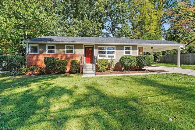 3708 Parkwood Drive, photo 3 of 27