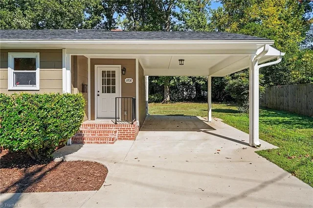 3708 Parkwood Drive, photo 2 of 27