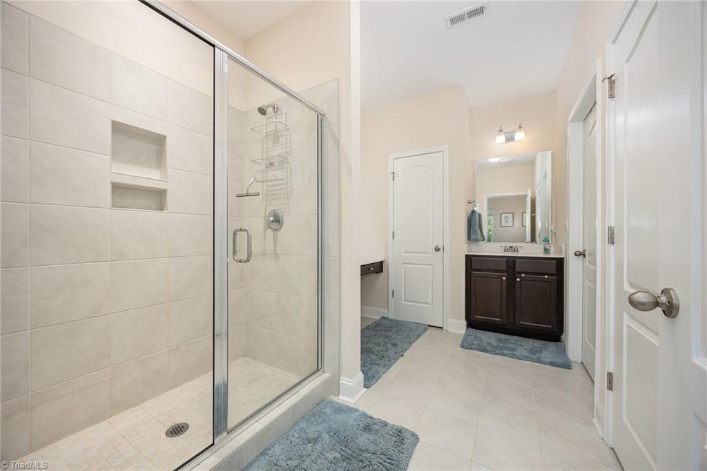 1697 Coopers Hawk Drive, Kernersville, North Carolina image 10