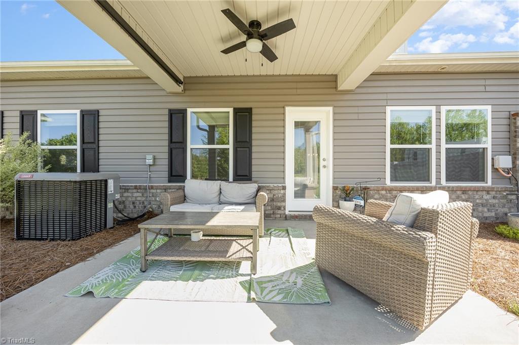 1697 Coopers Hawk Drive, Kernersville, North Carolina image 14