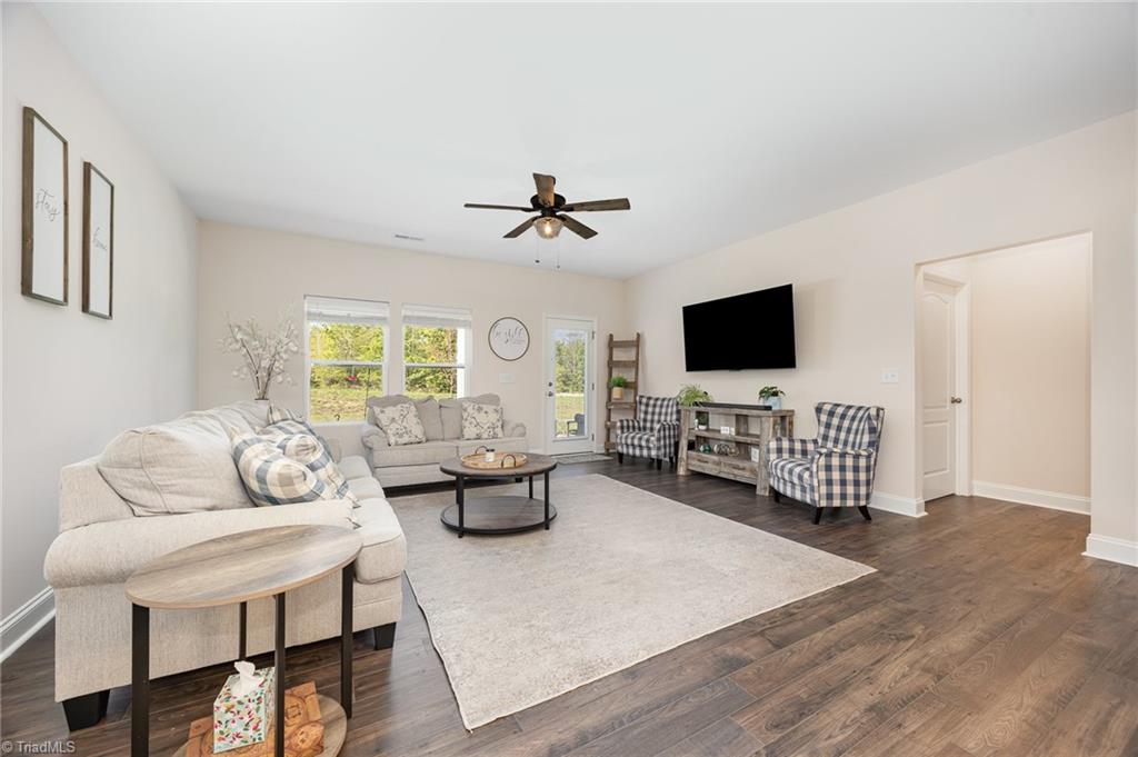 1697 Coopers Hawk Drive, Kernersville, North Carolina image 7