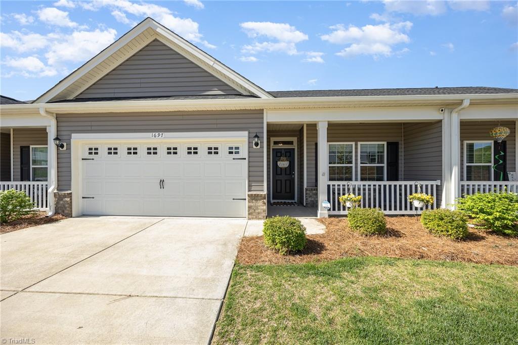 1697 Coopers Hawk Drive, Kernersville, North Carolina image 1
