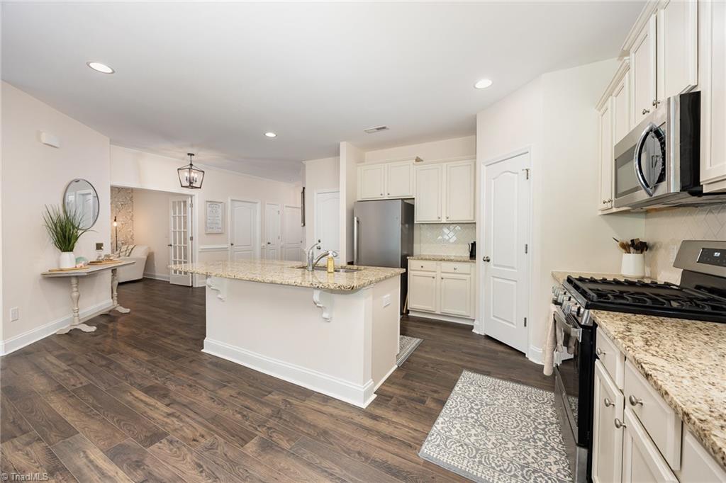 1697 Coopers Hawk Drive, Kernersville, North Carolina image 4