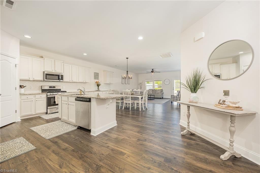 1697 Coopers Hawk Drive, Kernersville, North Carolina image 3